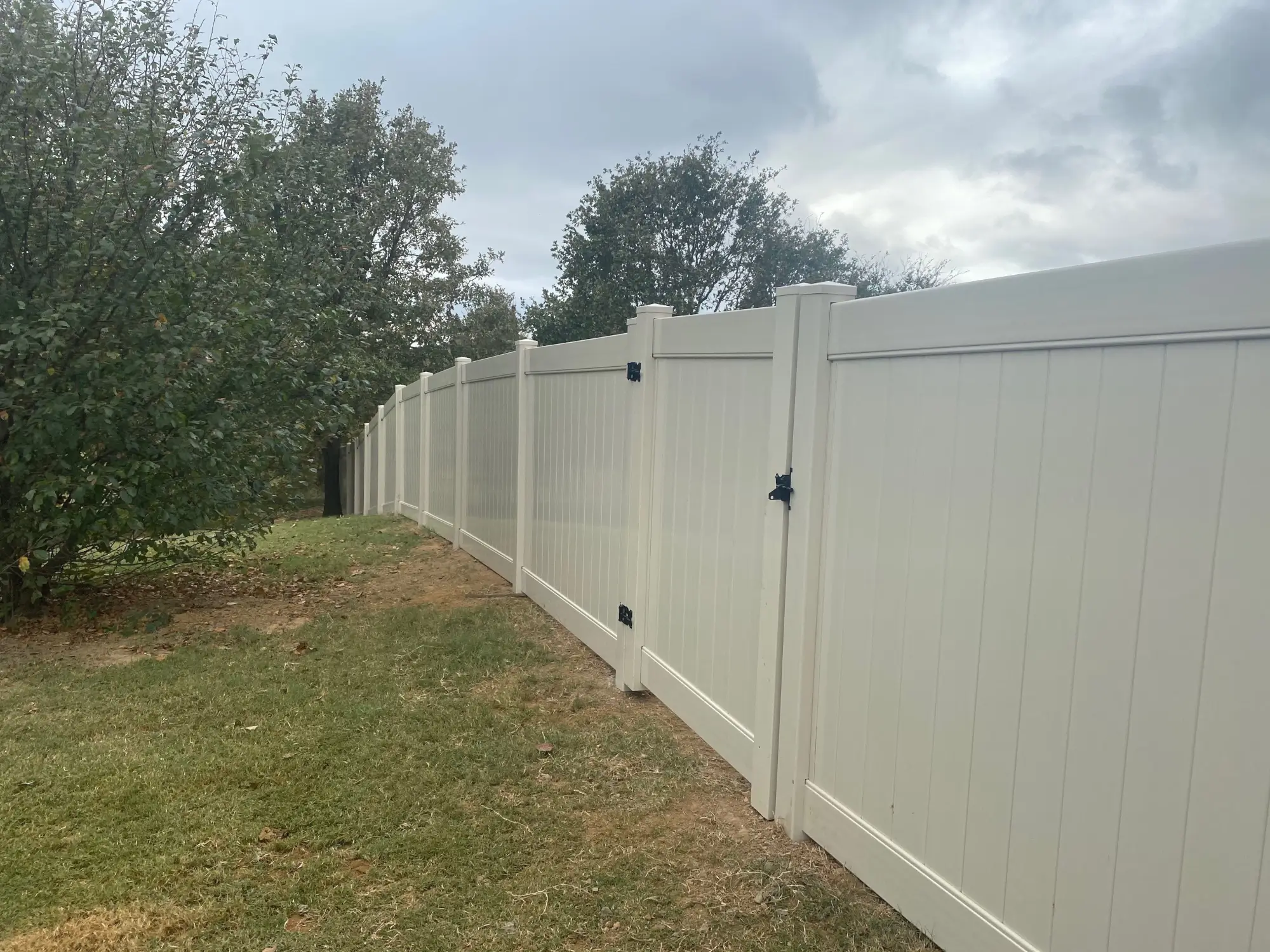 White vinyl fence with gate